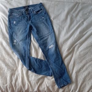White House Black Market distressed gf jean sz. 2